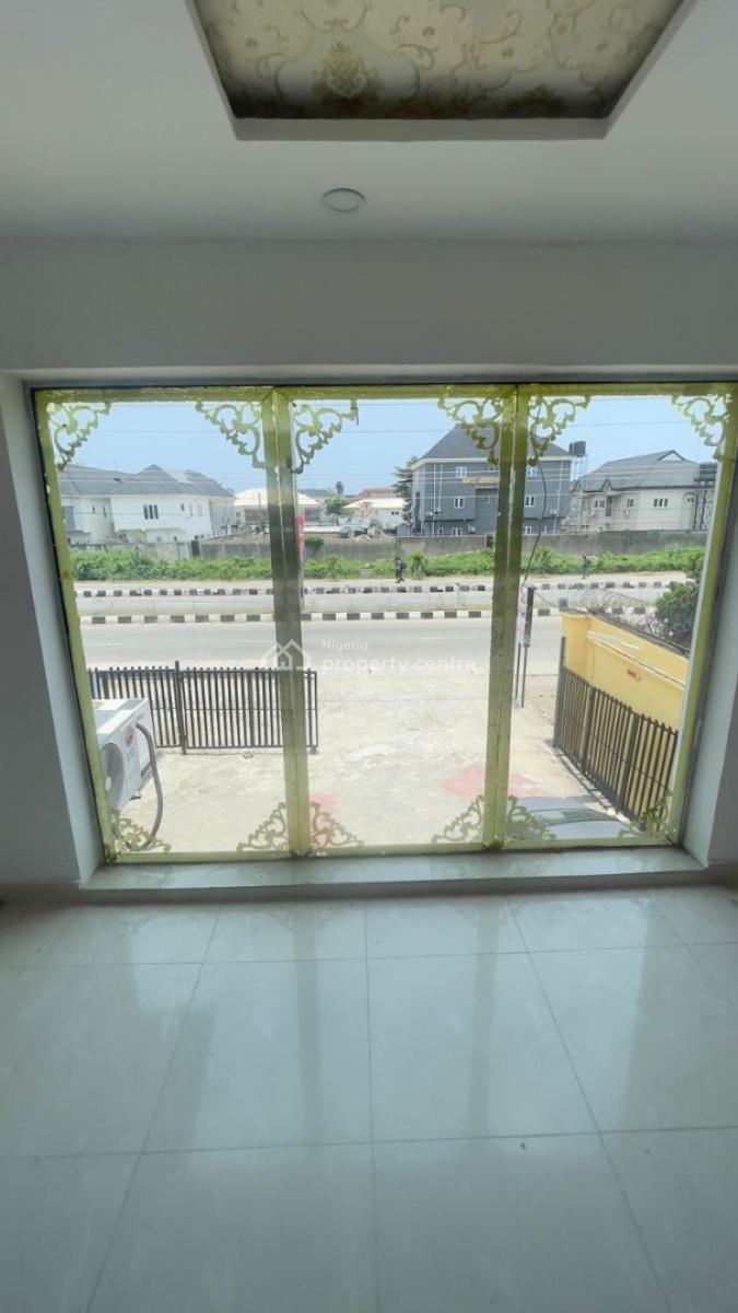 Upper Shop Space for Commercial Use, Lekki Phase 1, Lekki, Lagos, Shop for Rent