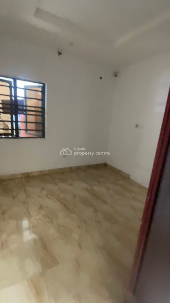 Upper Shop Space for Commercial Use, Lekki Phase 1, Lekki, Lagos, Shop for Rent