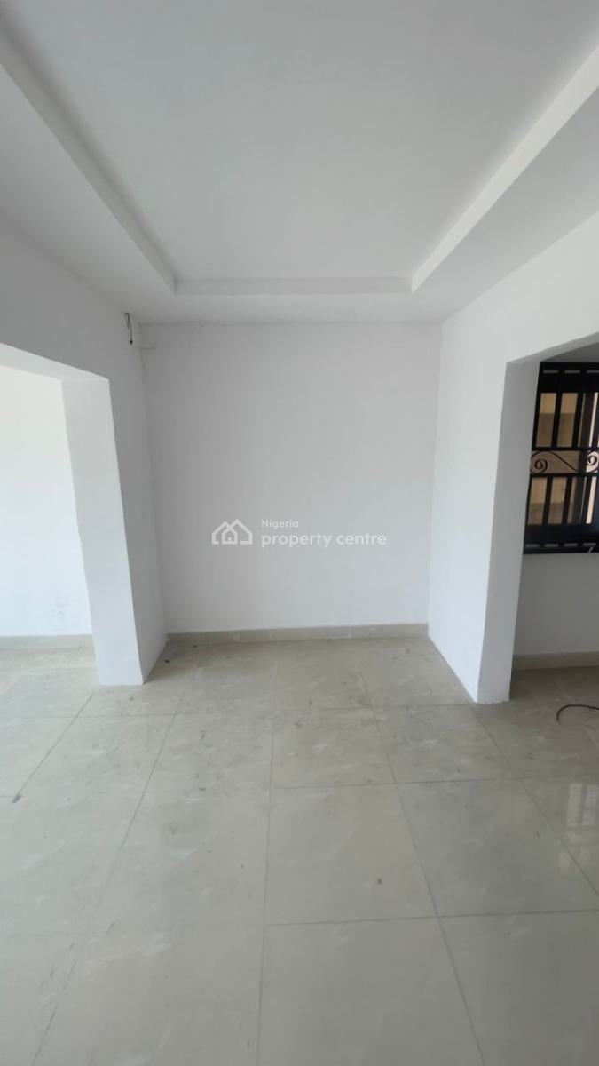 Upper Shop Space for Commercial Use, Lekki Phase 1, Lekki, Lagos, Shop for Rent