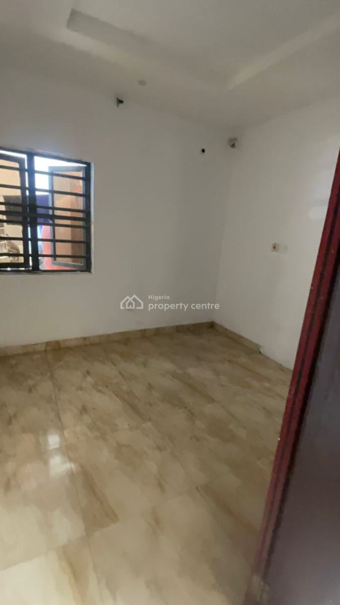 Upper Shop Space for Commercial Use, Lekki Phase 1, Lekki, Lagos, Shop for Rent