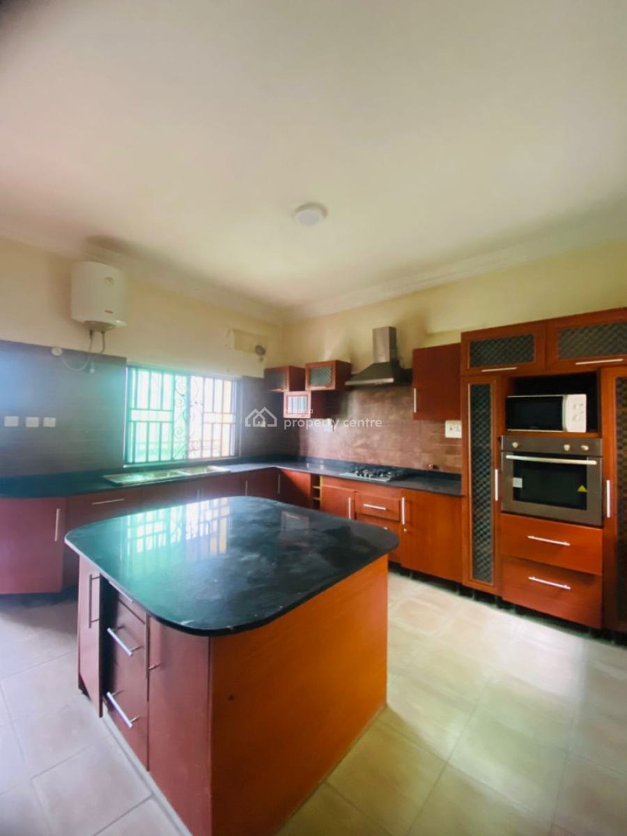 Massive 3 Bedroom Flat with Bq, Lekki Phase 1, Lekki, Lagos, Flat / Apartment for Rent