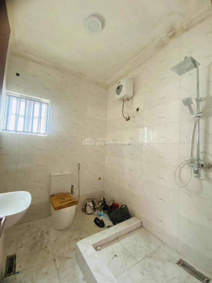 Massive 3 Bedroom Flat with Bq, Lekki Phase 1, Lekki, Lagos, Flat / Apartment for Rent