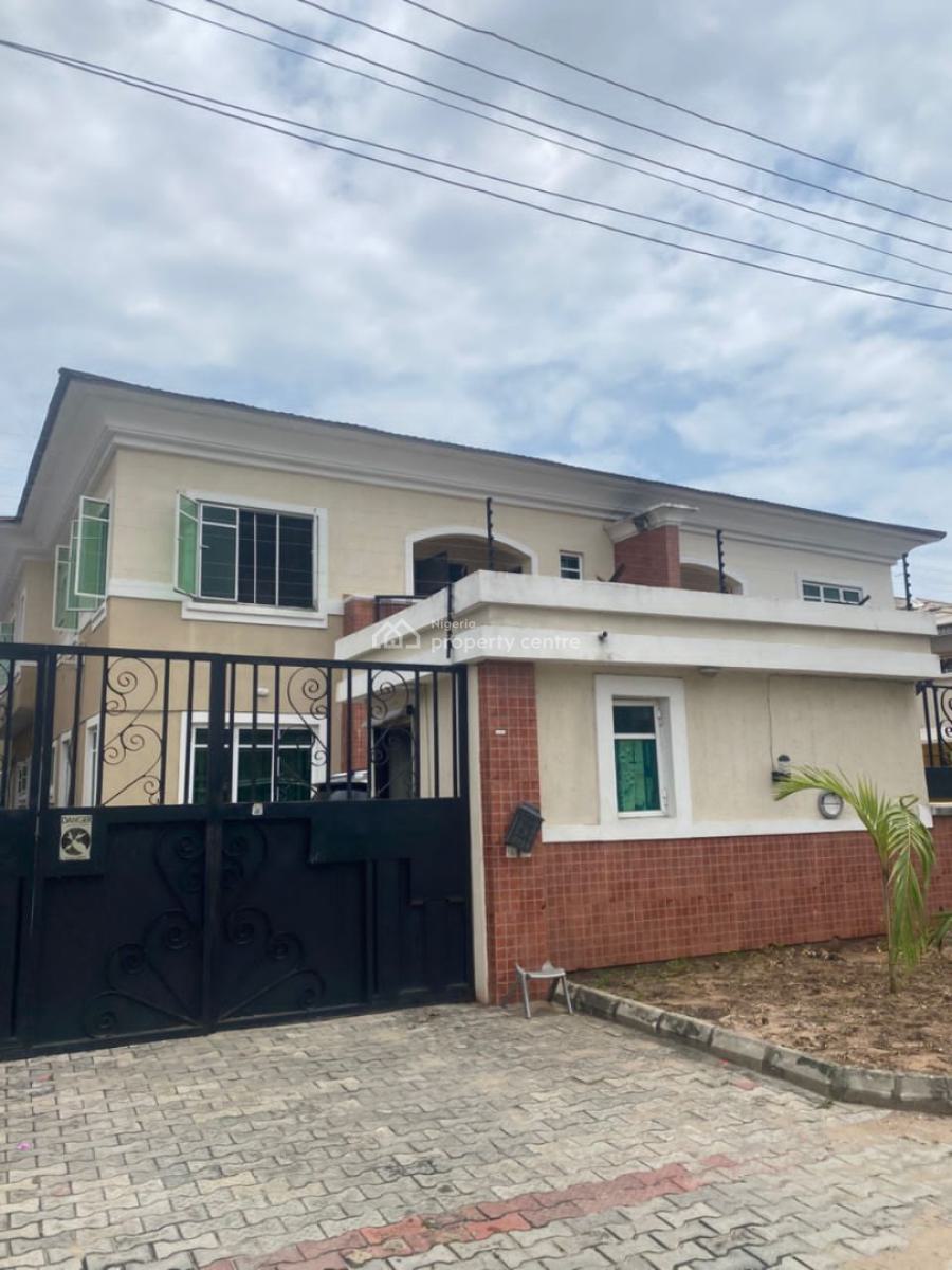 Massive 3 Bedroom Flat with Bq, Lekki Phase 1, Lekki, Lagos, Flat / Apartment for Rent