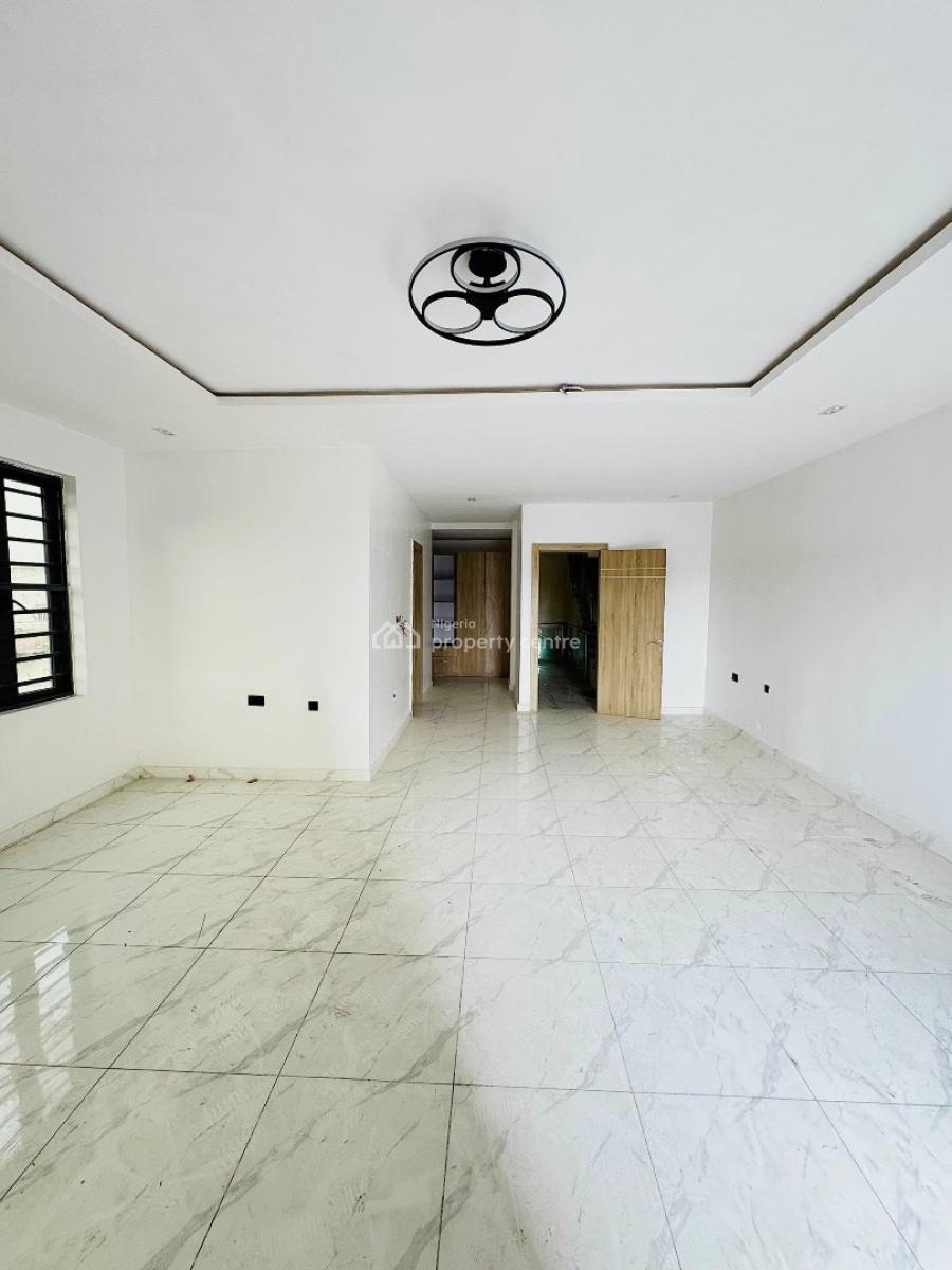 Spacious 5 Bedroom Self-compound Semi-detached Duplex with Bq, Lekki Phase 1, Lekki, Lagos, Semi-detached Duplex for Sale