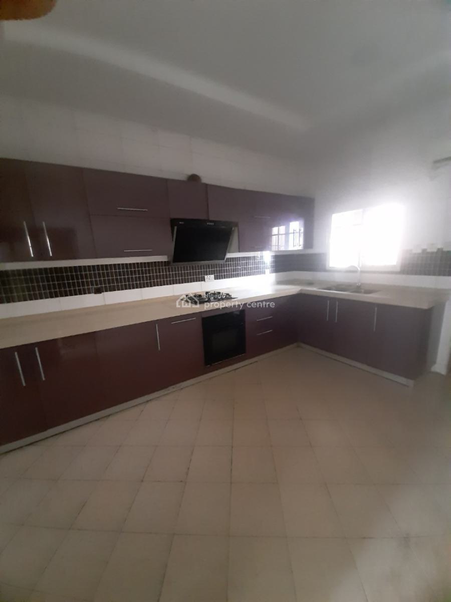 Serviced 3 Bedroom En-suite Flat with Fitted Kitchen, Pantry, Cooker,, Lekki Phase 1, Lekki, Lagos, Flat / Apartment for Rent