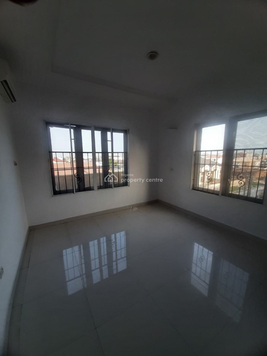 Serviced 3 Bedroom En-suite Flat with Fitted Kitchen, Pantry, Cooker,, Lekki Phase 1, Lekki, Lagos, Flat / Apartment for Rent