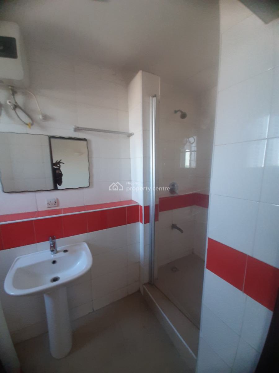 Serviced 3 Bedroom En-suite Flat with Fitted Kitchen, Pantry, Cooker,, Lekki Phase 1, Lekki, Lagos, Flat / Apartment for Rent