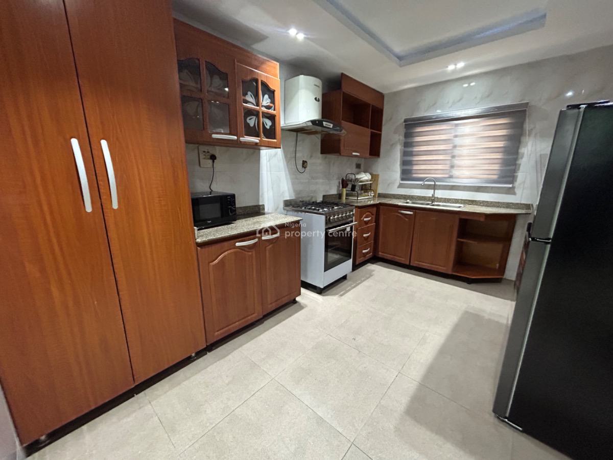 Luxury 3 Bedroom Apartment, Gra Phase 2, Magodo, Lagos, Flat / Apartment Short Let