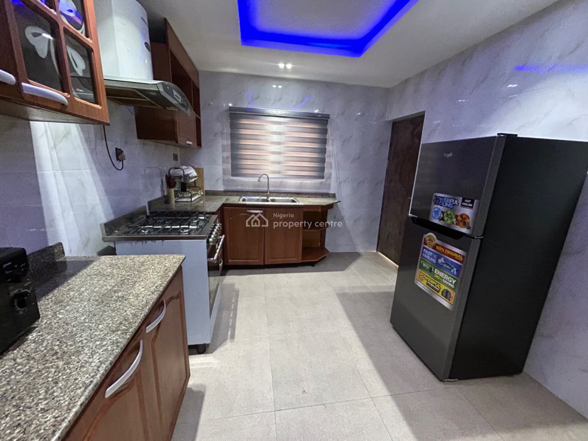 Luxury 3 Bedroom Apartment, Gra Phase 2, Magodo, Lagos, Flat / Apartment Short Let
