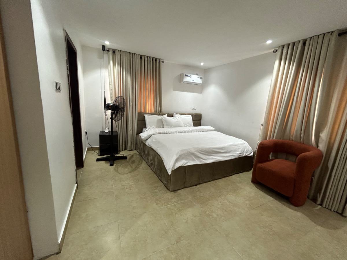 Luxury 3 Bedroom Apartment, Gra Phase 2, Magodo, Lagos, Flat / Apartment Short Let