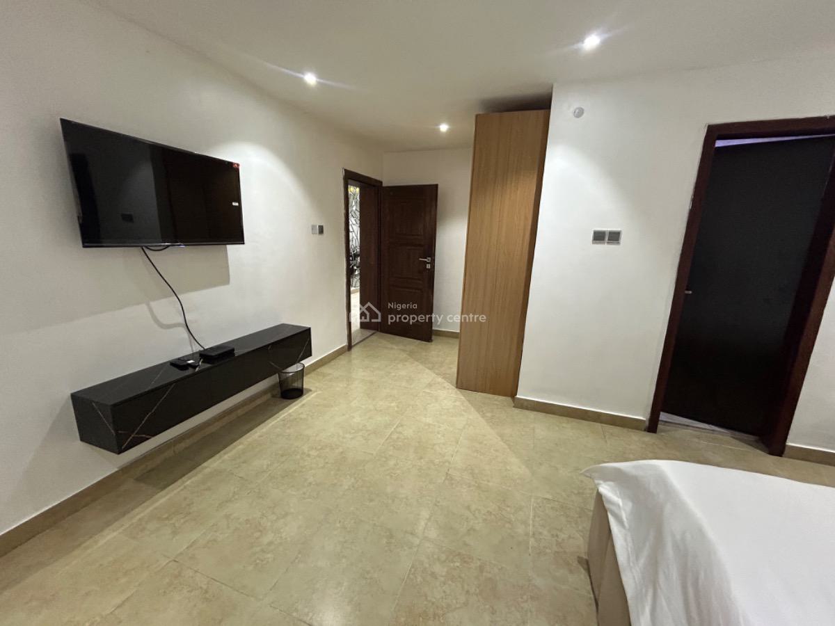 Luxury 3 Bedroom Apartment, Gra Phase 2, Magodo, Lagos, Flat / Apartment Short Let