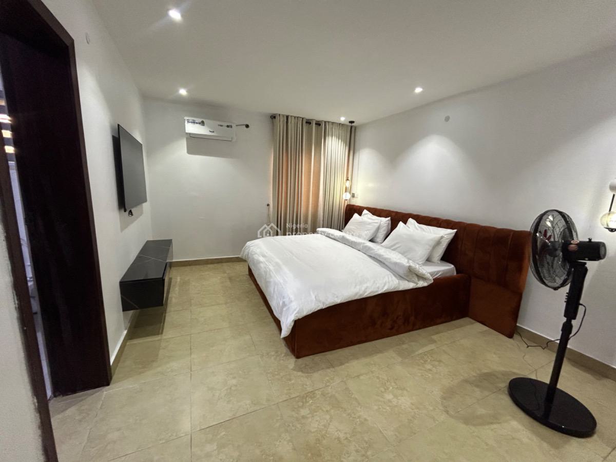 Luxury 3 Bedroom Apartment, Gra Phase 2, Magodo, Lagos, Flat / Apartment Short Let