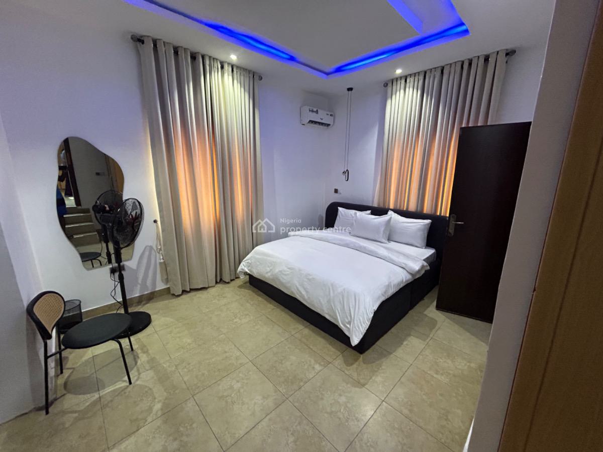 Luxury 3 Bedroom Apartment, Gra Phase 2, Magodo, Lagos, Flat / Apartment Short Let