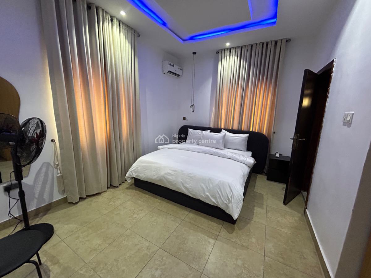Luxury 3 Bedroom Apartment, Gra Phase 2, Magodo, Lagos, Flat / Apartment Short Let