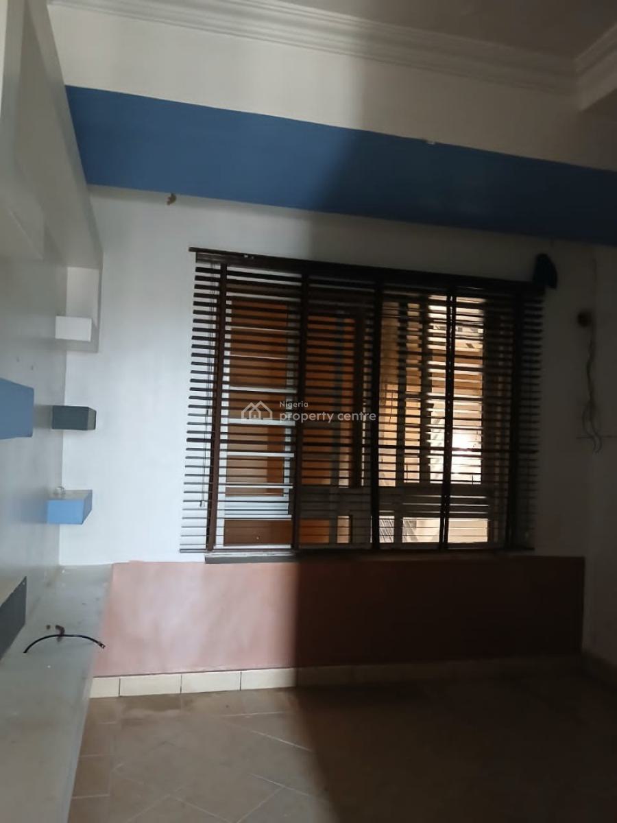 Massive 3 Bedrooms Apartment, Adekunle, Yaba, Lagos, Flat / Apartment for Rent