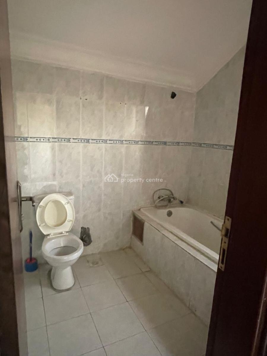 Spacious 4 Bedrooms, Lekki Phase 1, Lekki, Lagos, Terraced Duplex for Rent