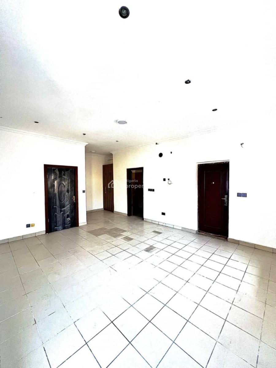 Spacious 4 Bedroom Semi-detached with 2 Rooms Bq., Lekki Phase 1, Lekki, Lagos, Semi-detached Duplex for Sale