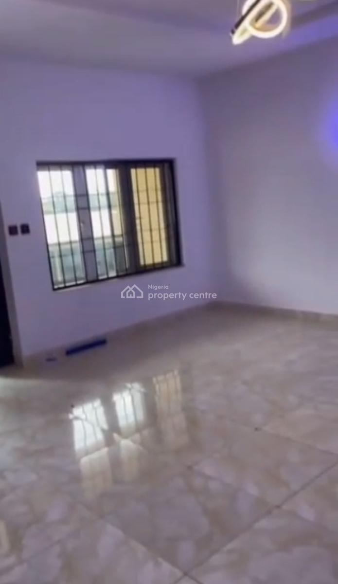Super Clean 3 Bedroom Flat, Ground Floor, Tarred Rd, Area 1, Garki, Abuja, Flat / Apartment for Rent