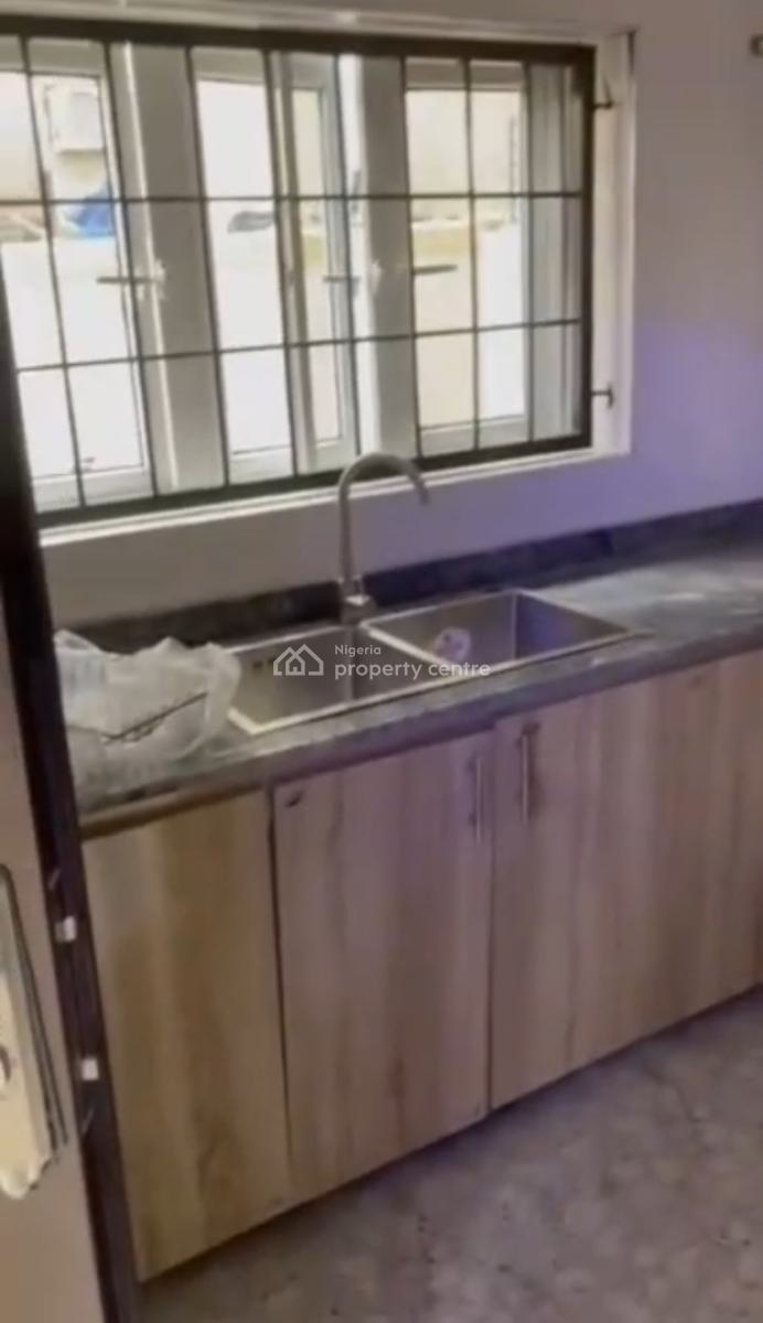 Super Clean 3 Bedroom Flat, Ground Floor, Tarred Rd, Area 1, Garki, Abuja, Flat / Apartment for Rent