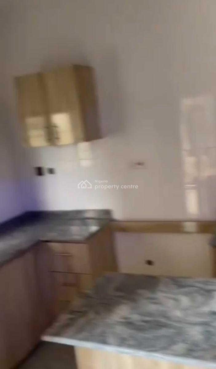 Super Clean 3 Bedroom Flat, Ground Floor, Tarred Rd, Area 1, Garki, Abuja, Flat / Apartment for Rent