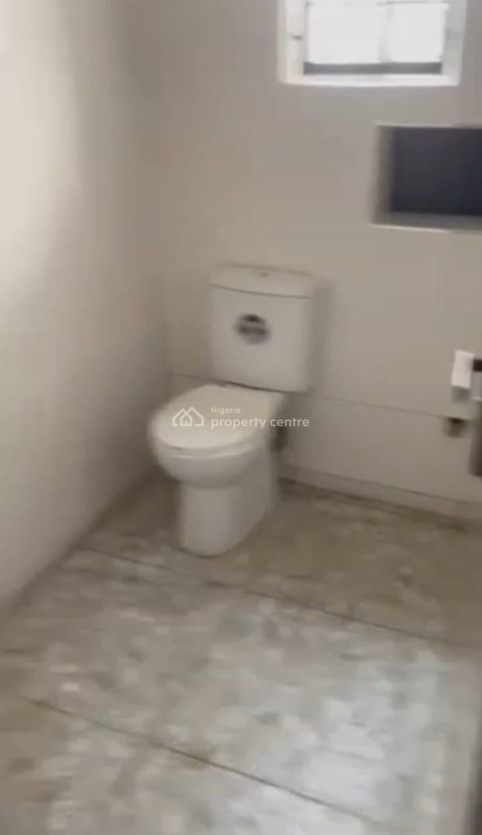 Super Clean 3 Bedroom Flat, Ground Floor, Tarred Rd, Area 1, Garki, Abuja, Flat / Apartment for Rent