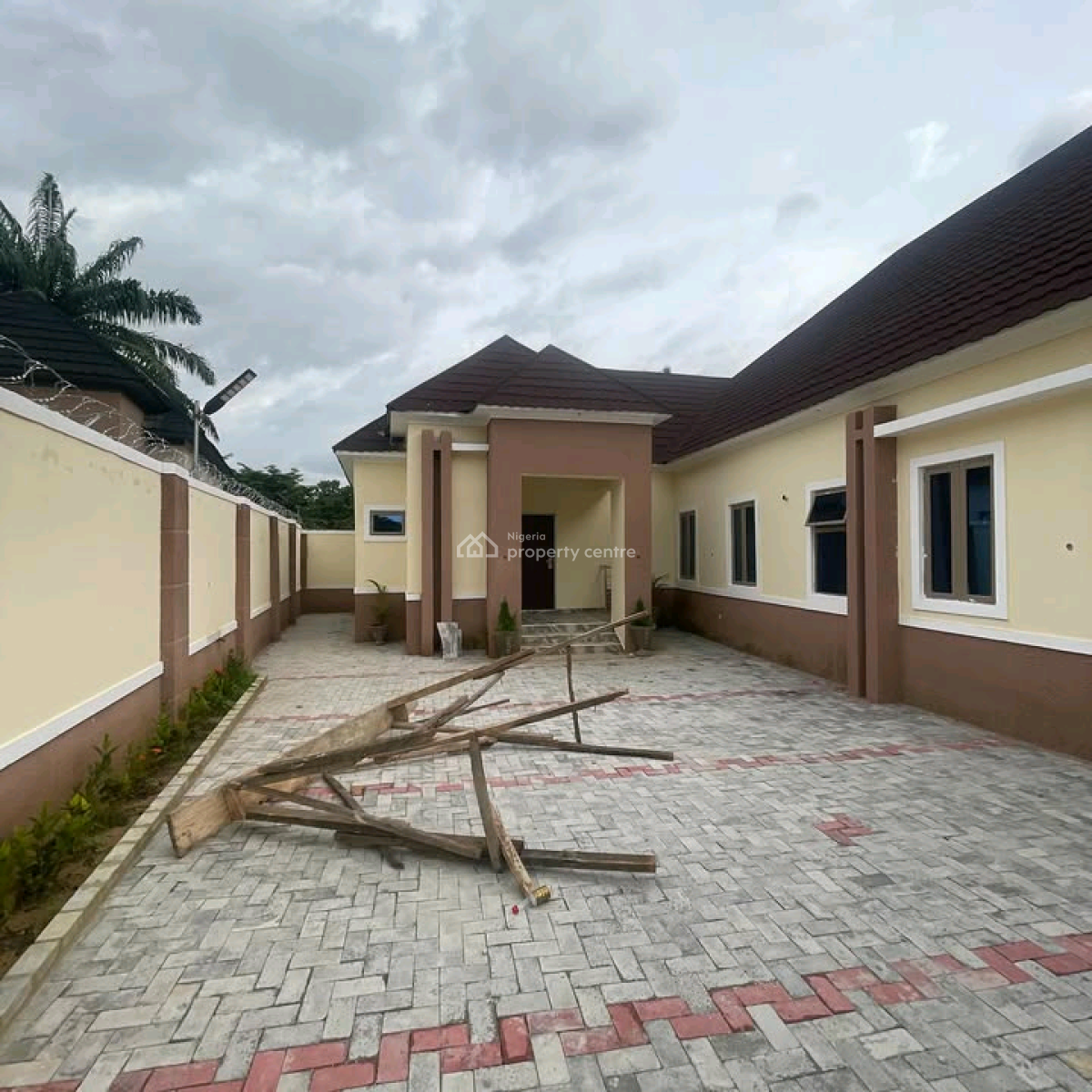 5 Bedroom Bungalow  5 Bedroom Bungalow  Price:320m Loc, Kaduna North, Kaduna, House for Sale