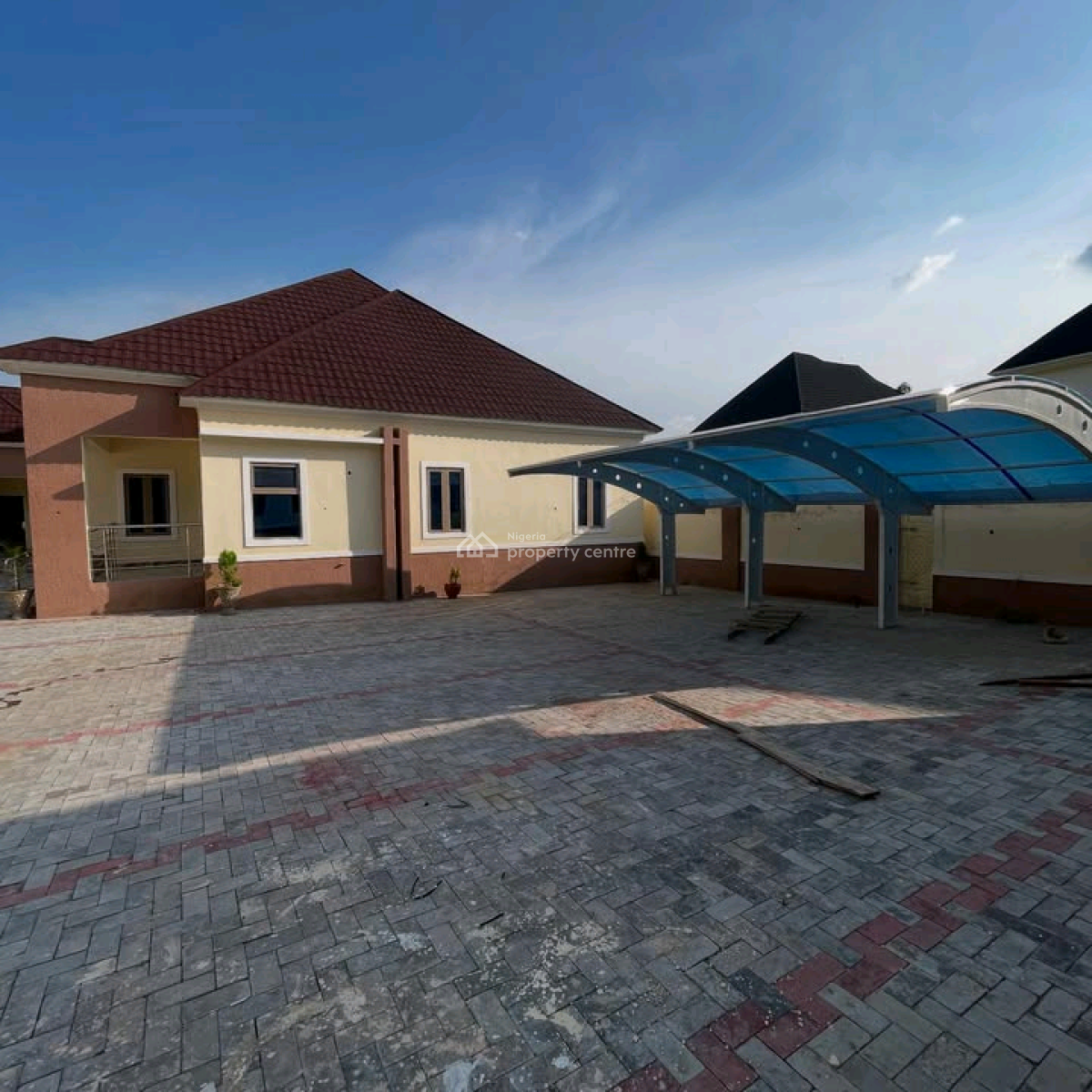 5 Bedroom Bungalow  5 Bedroom Bungalow  Price:320m Loc, Kaduna North, Kaduna, House for Sale