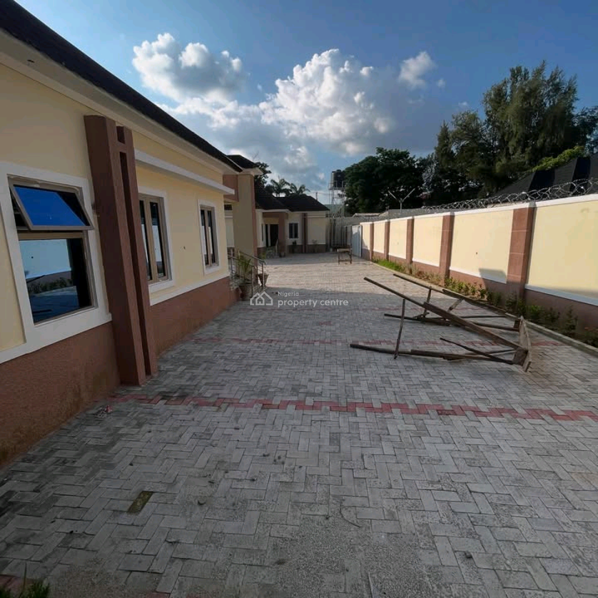 5 Bedroom Bungalow  5 Bedroom Bungalow  Price:320m Loc, Kaduna North, Kaduna, House for Sale