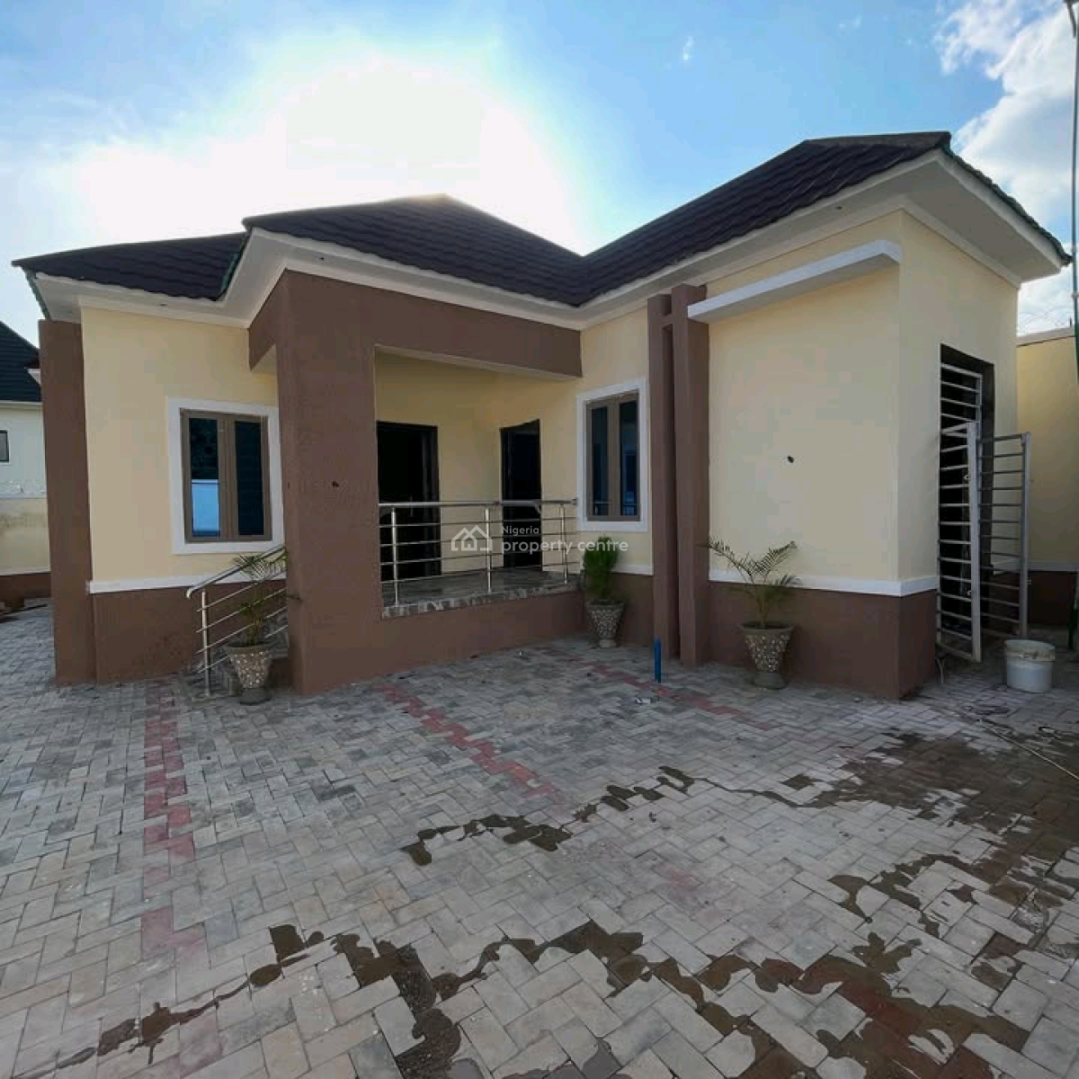 5 Bedroom Bungalow  5 Bedroom Bungalow  Price:320m Loc, Kaduna North, Kaduna, House for Sale