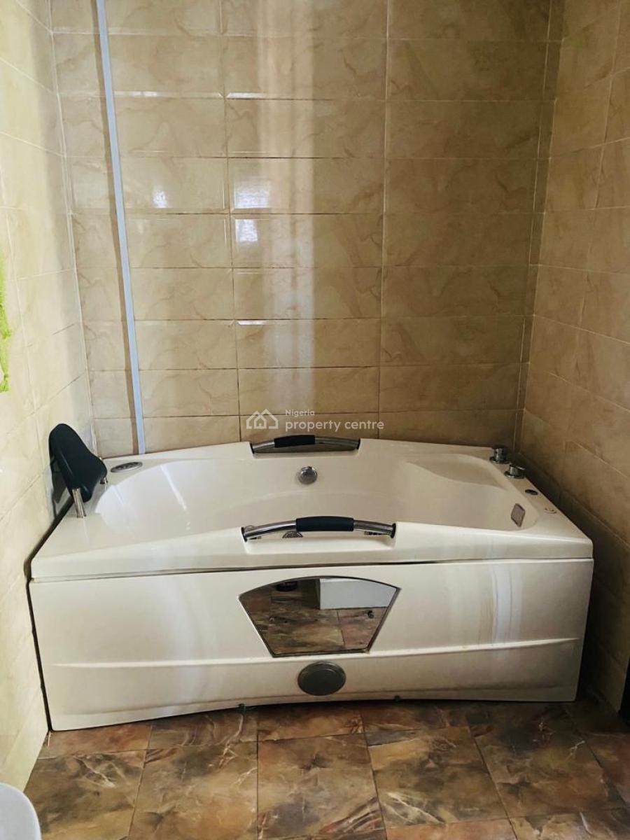 Luxury Spacious Master Bedroom, Lekki Scheme 2 Estate, Ajah, Lagos, Self Contain (single Rooms) for Rent