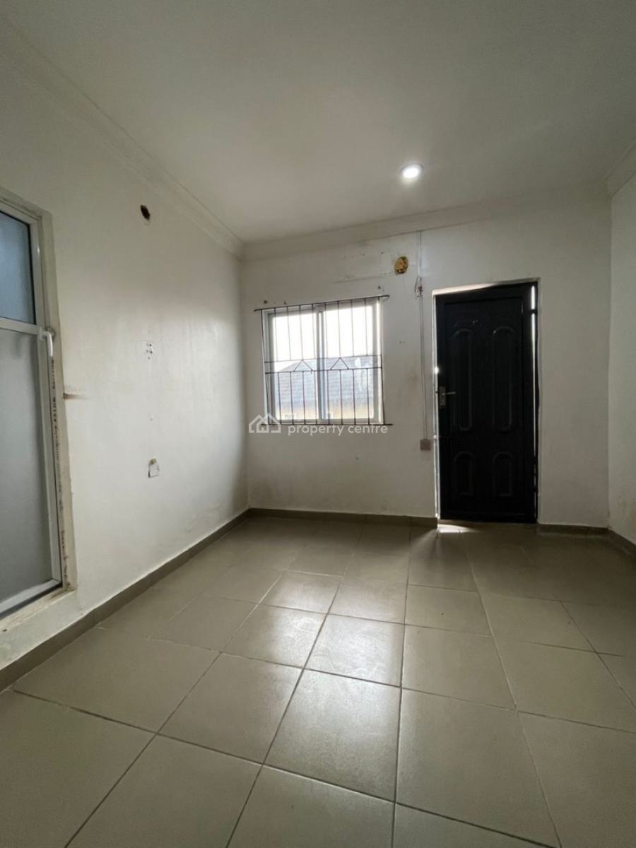 a Spacious Miniflat with Balcony, Prepaid, Car Park in an Estate, Obanikoro, Shomolu, Lagos, Mini Flat (room and Parlour) for Rent