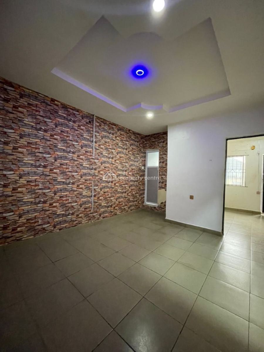a Spacious Miniflat with Balcony, Prepaid, Car Park in an Estate, Obanikoro, Shomolu, Lagos, Mini Flat (room and Parlour) for Rent