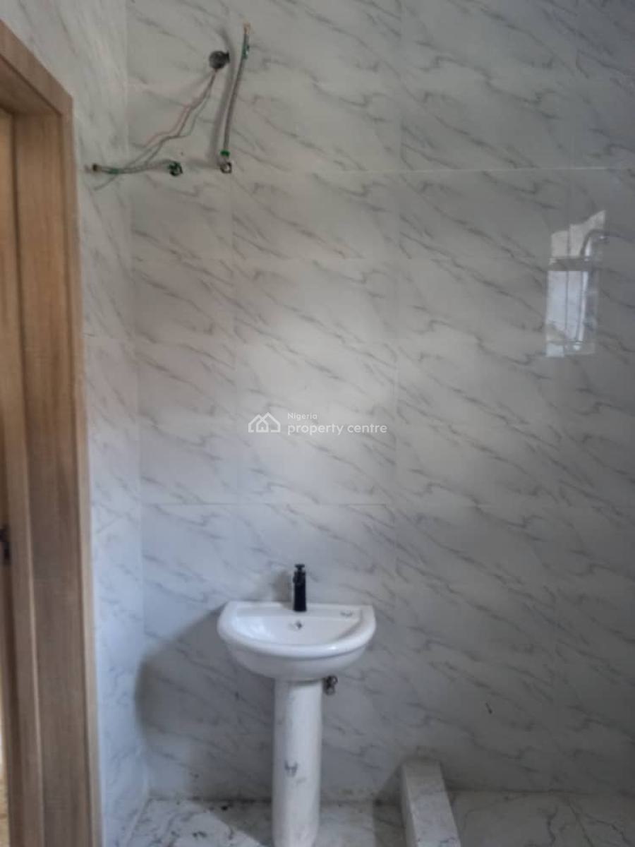 Nicely Renovated 4 Bedroom Semi Detached Duplex, Chevron Axis Lekki, Lekki, Lagos, Semi-detached Duplex for Sale