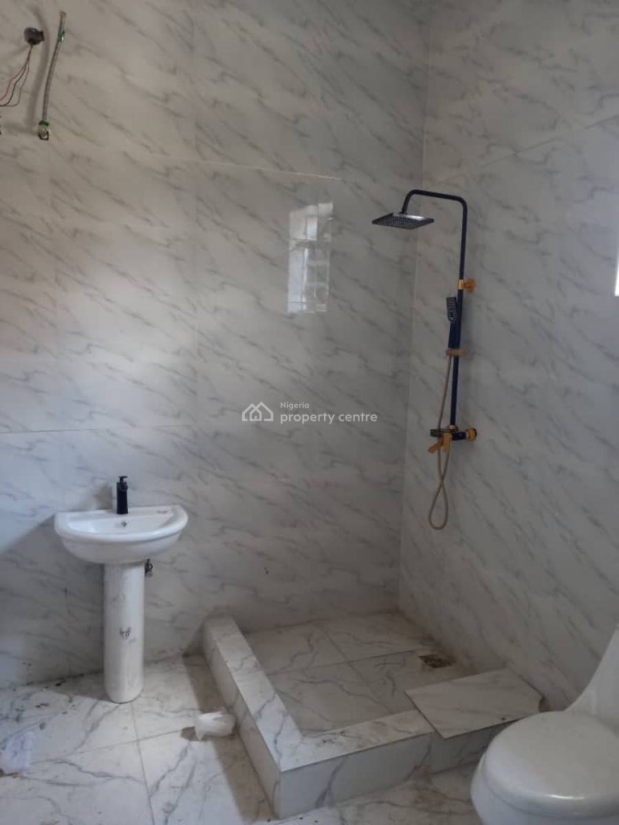 Nicely Renovated 4 Bedroom Semi Detached Duplex, Chevron Axis Lekki, Lekki, Lagos, Semi-detached Duplex for Sale