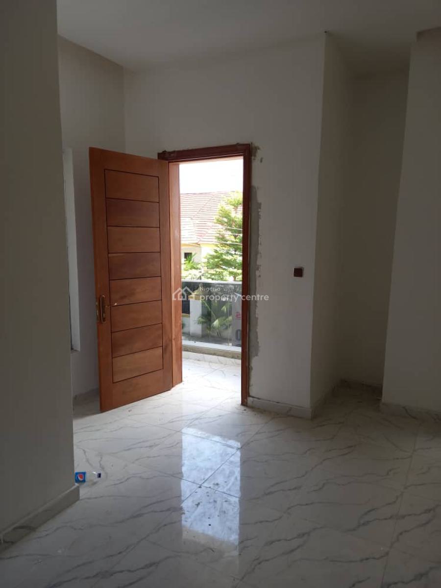 Nicely Renovated 4 Bedroom Semi Detached Duplex, Chevron Axis Lekki, Lekki, Lagos, Semi-detached Duplex for Sale