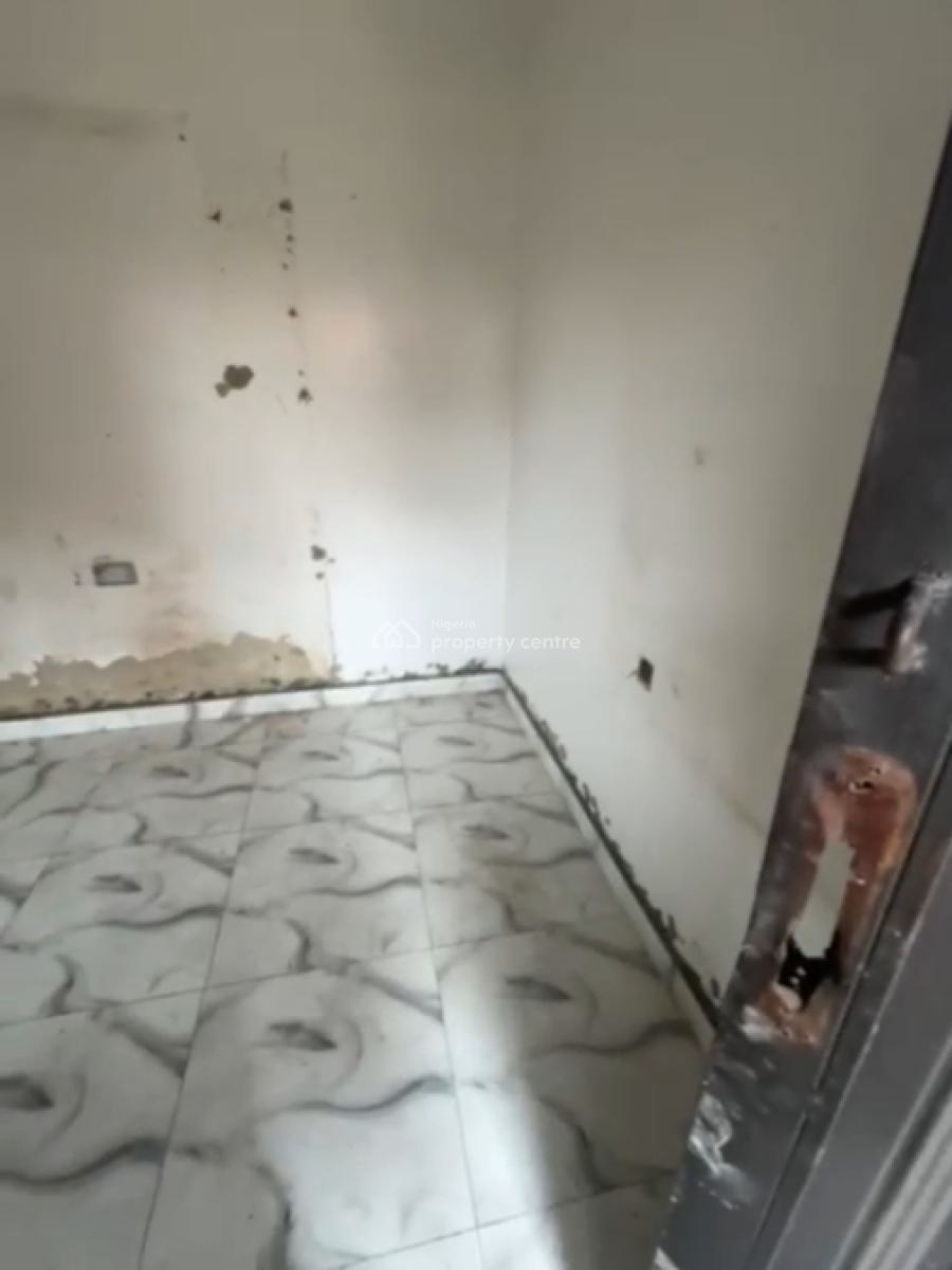 Executive, Very Decent and Standard Roomself-con, Off Pedro Road, Shomolu, Lagos, Self Contain (single Rooms) for Rent