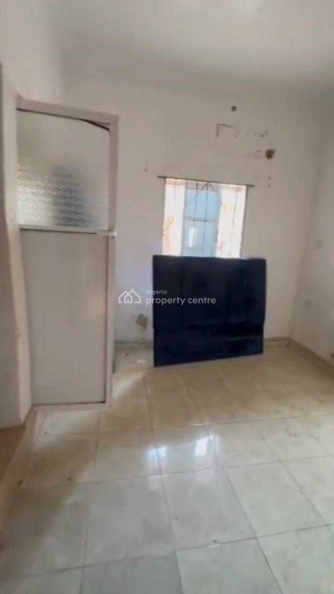 Very Decent and Standard Relatively New Roomself-con, Off Fola Agoro, Yaba, Lagos, Self Contain (single Rooms) for Rent
