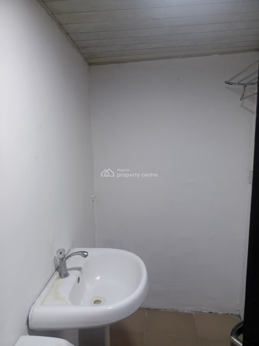 Single Room Self Contain, Adetokunbo Ademola Street, Victoria Island (vi), Lagos, Self Contain (single Rooms) for Rent
