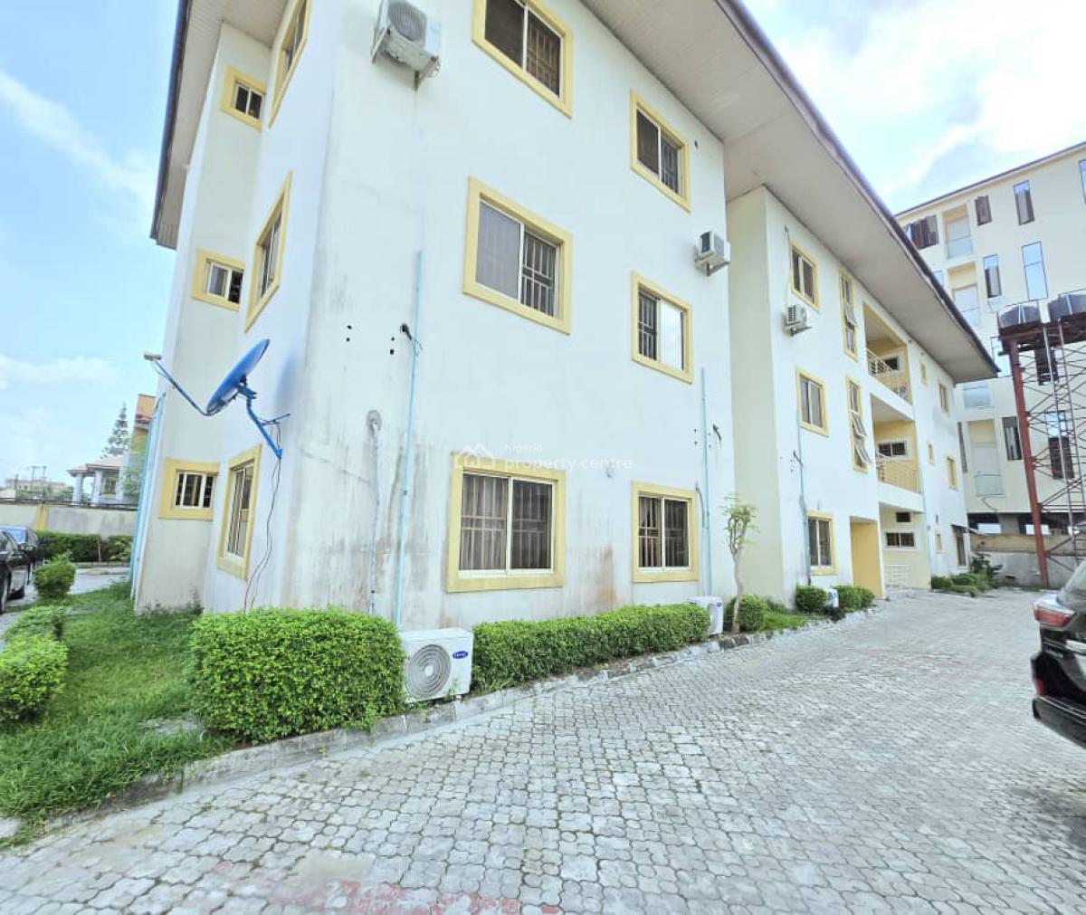 Spacious 3-bedroom Apartment with Bq, Lekki Phase 1, Lekki, Lagos, Office Space for Rent