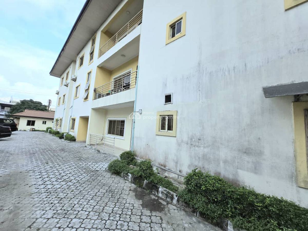 Spacious 3-bedroom Apartment with Bq, Lekki Phase 1, Lekki, Lagos, Office Space for Rent