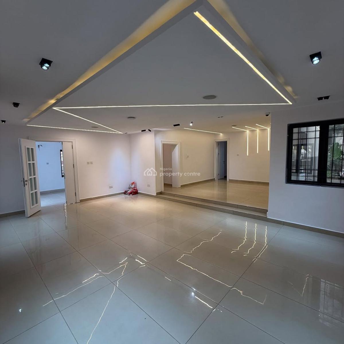 Deal Alert: 5 Bedroom Semi Detached Duplex + 1 Room Bq, Guzape District, Abuja, Semi-detached Duplex for Sale