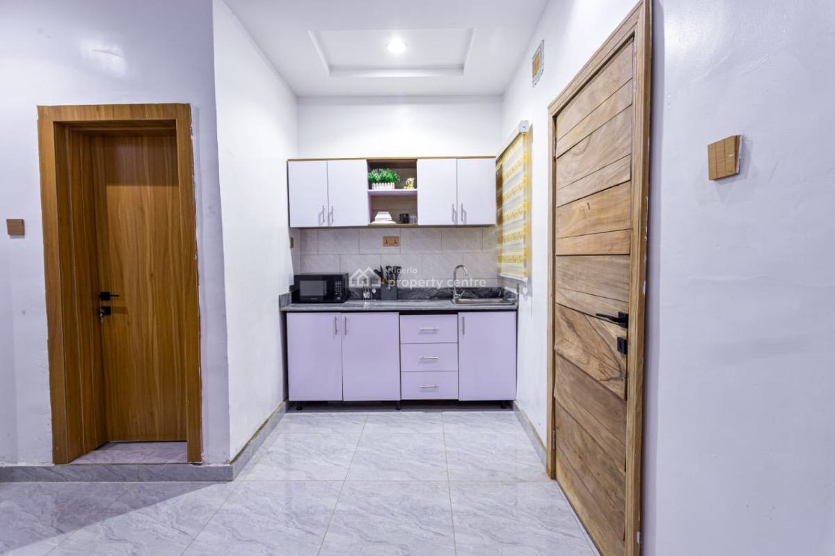 Studio Apartment, We Are Right Next to Lead City University and Lead City Teaching Hospi, Ibadan, Oyo, Self Contain (single Rooms) for Sale