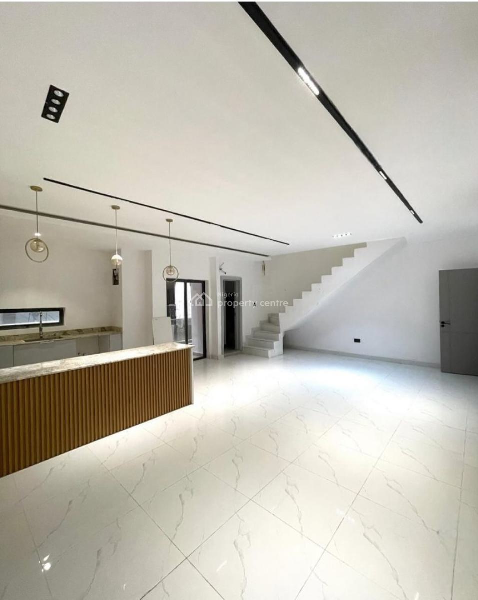 Tastefully Built 2 Bedrooms Apartment, Lekki Phase 1, Lekki, Lagos, Flat / Apartment for Sale