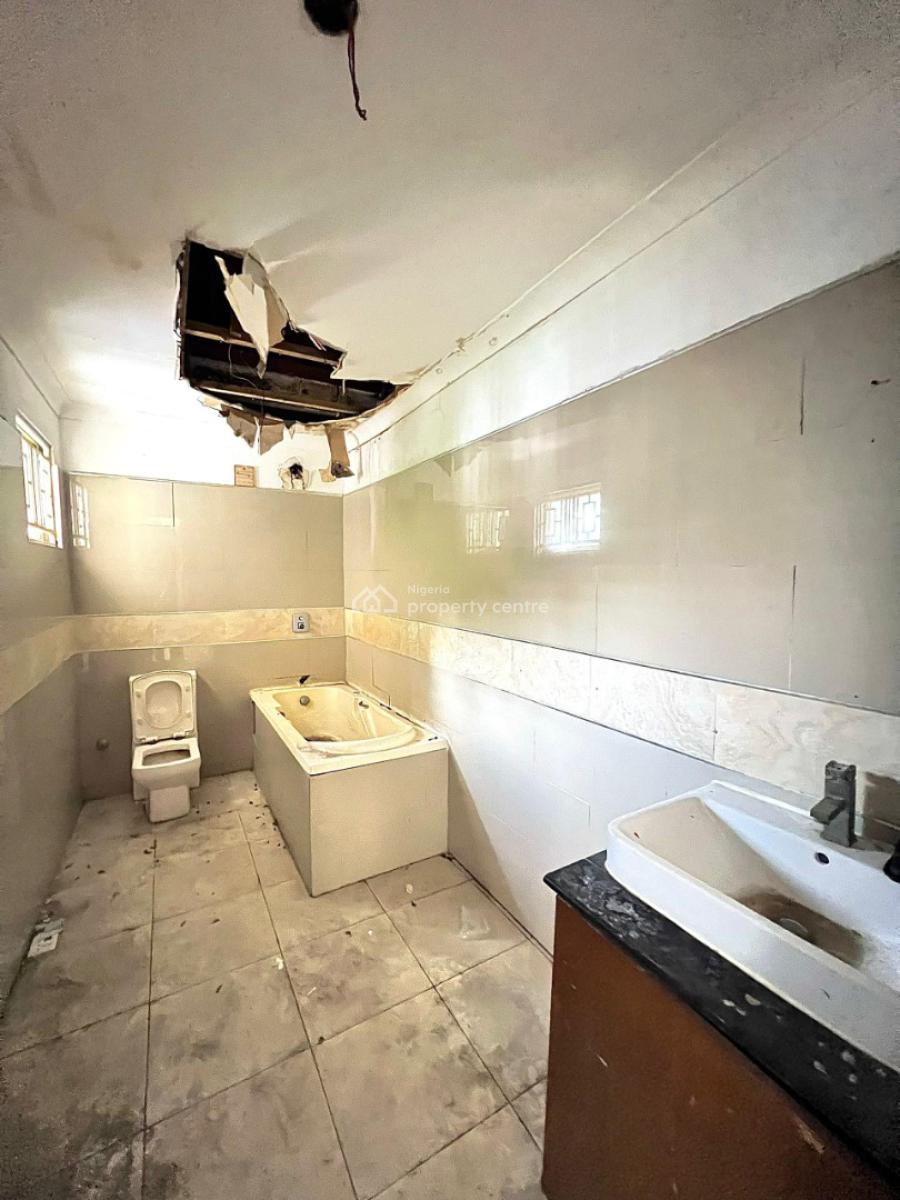 Spacious 5 Bedroom Self Compound Terrace with Bq., Lekki Phase 1, Lekki, Lagos, Terraced Duplex for Rent