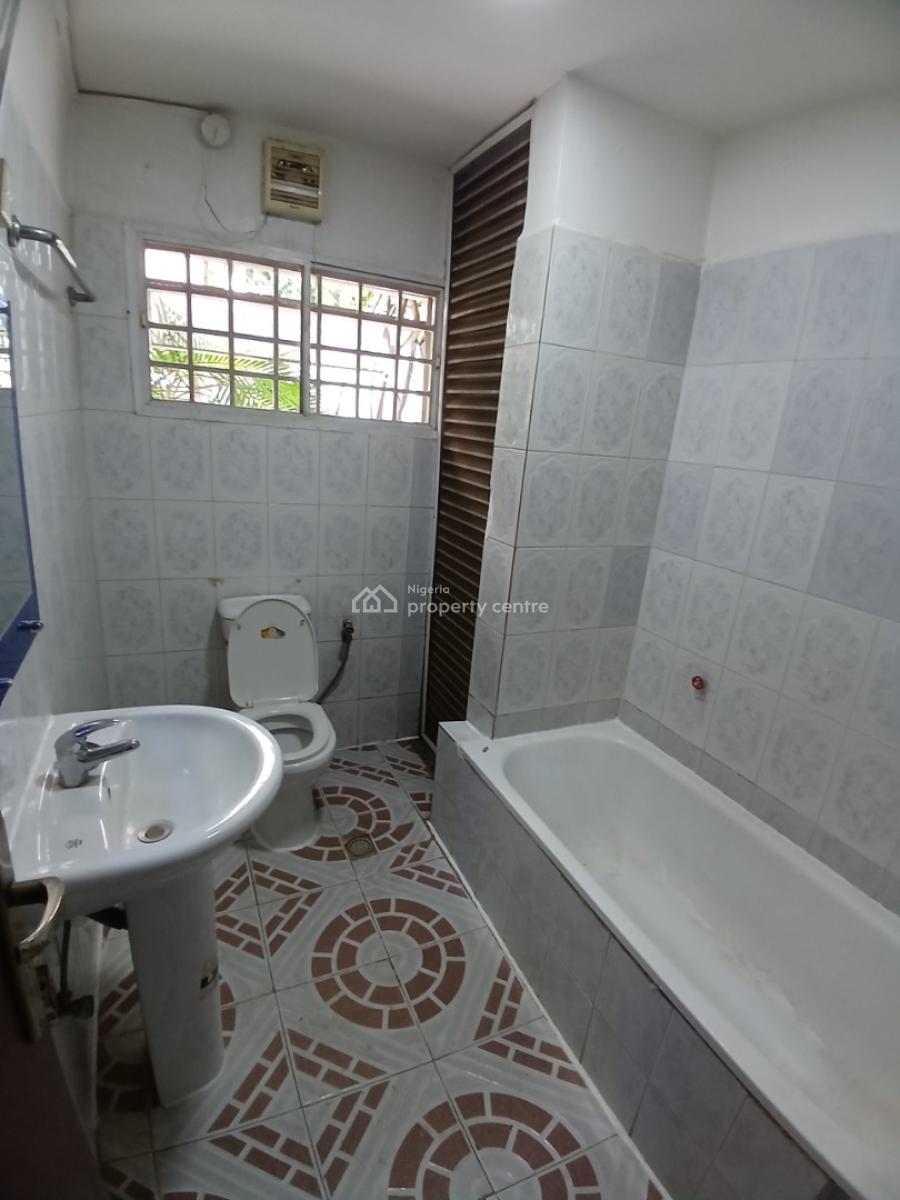 Well Renovated, 4 Bedroom Detached Duplex with 1 Room Bq, Maitama District, Abuja, Detached Duplex for Rent