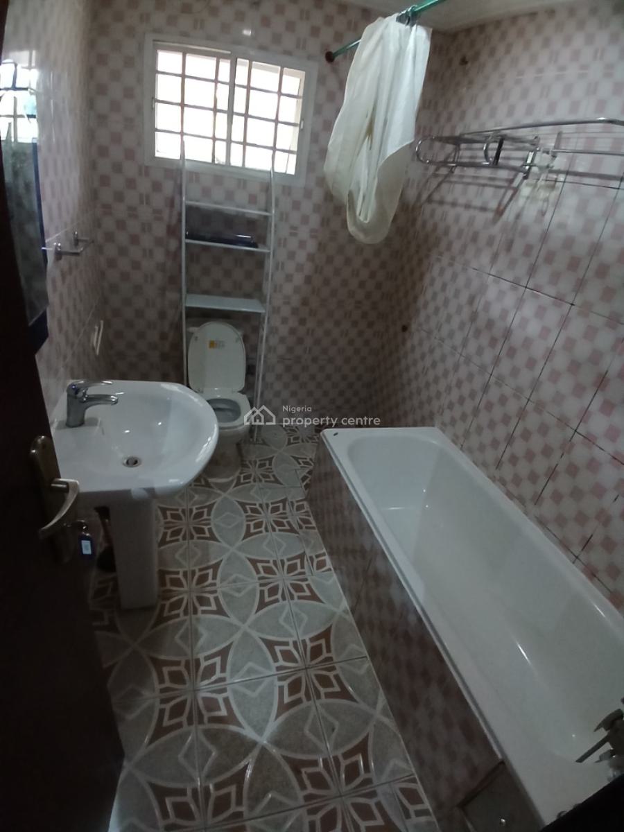 Well Renovated, 4 Bedroom Detached Duplex with 1 Room Bq, Maitama District, Abuja, Detached Duplex for Rent