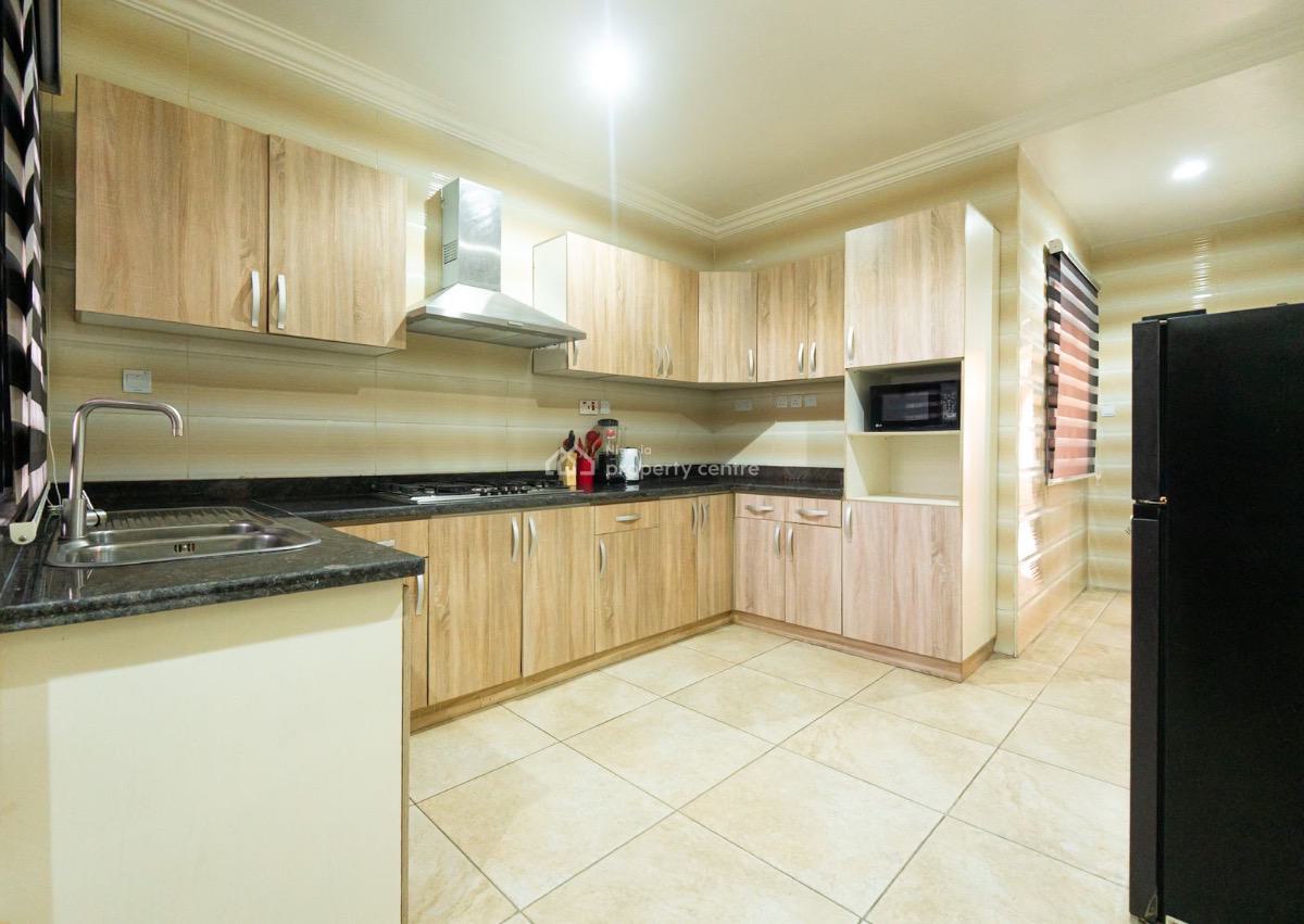 Spacious 3 Bedroom Apartment with Ps5, Lekki Phase 1, Lekki, Lagos, Flat / Apartment Short Let