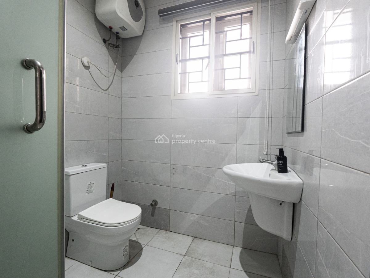 Spacious 3 Bedroom Apartment with Ps5, Lekki Phase 1, Lekki, Lagos, Flat / Apartment Short Let