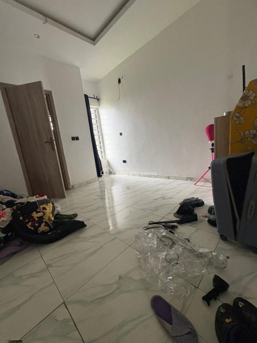 Single Room in a Shared Apartment, Lekki, Lagos, Flat / Apartment for Rent