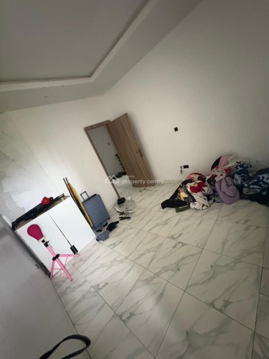 Single Room in a Shared Apartment, Lekki, Lagos, Flat / Apartment for Rent